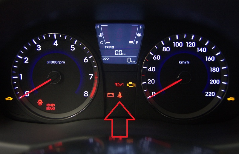 Сигнализатор непристегнутого ремня безопасности водителя на автомобиле Hyundai Solaris