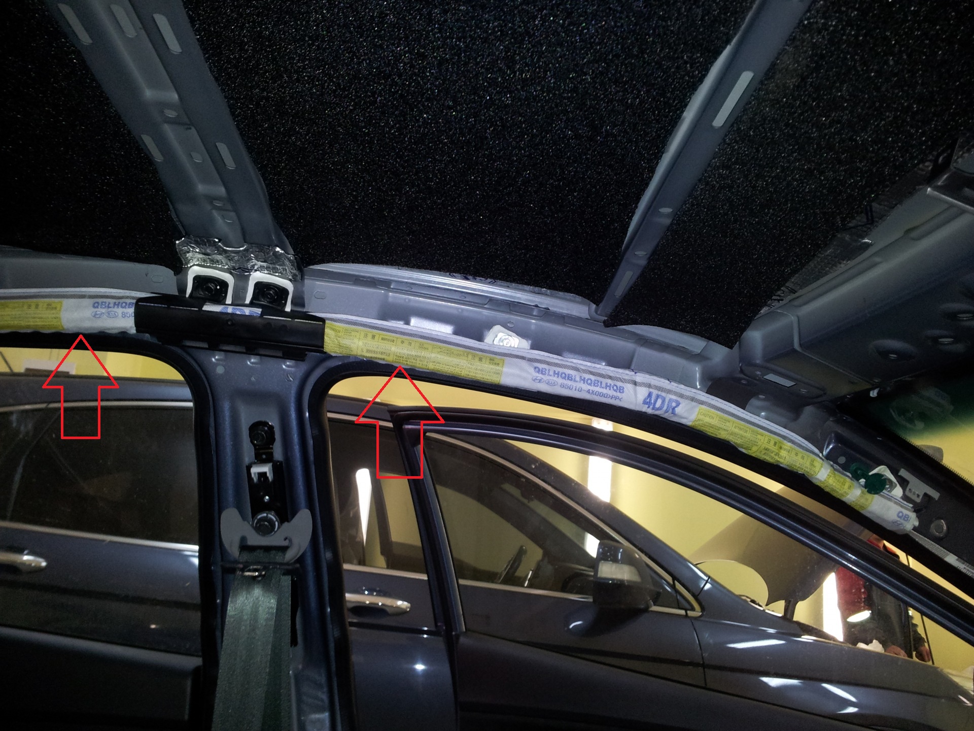 Шторка подушки безопасности водителя и пассажиров на автомобиле Hyundai Solaris