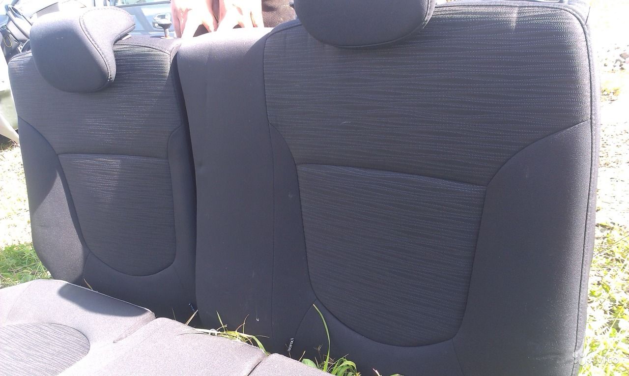 Снять спинку заднего сиденья на автомобиле Hyundai Solaris