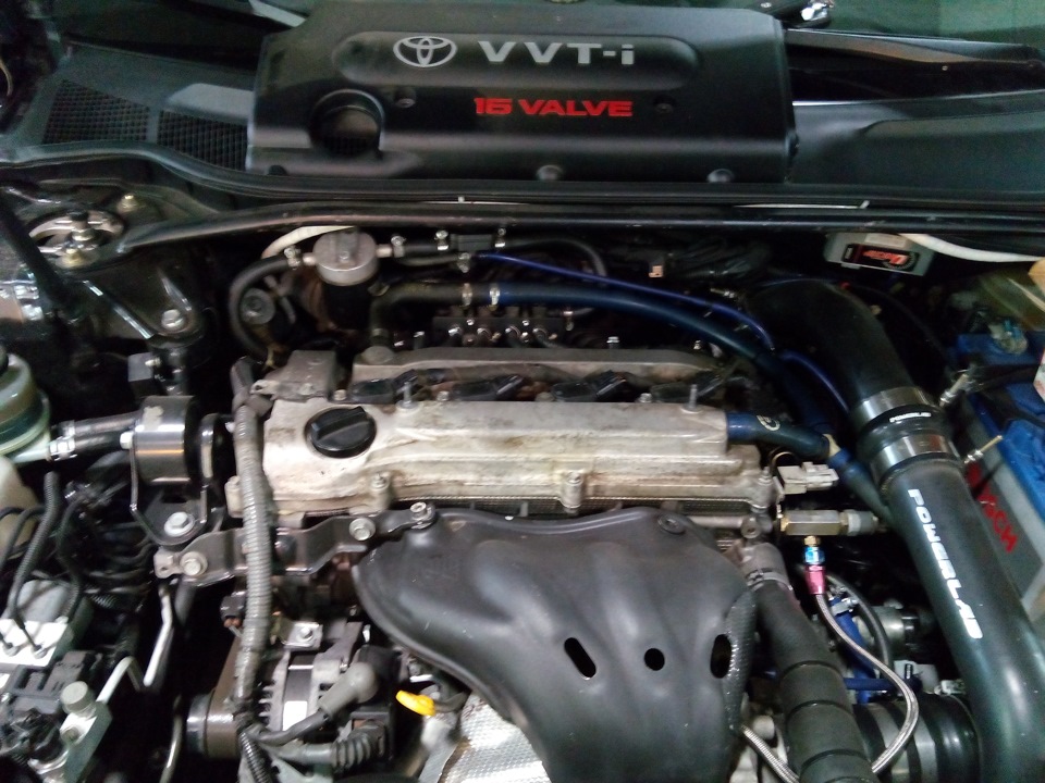 Крышка маслозаливной горловины Toyota Camry 