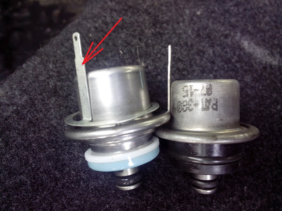 Размещение контактного кольца на корпусе регулятора давления топлива Лада Гранта (ВАЗ 2190)