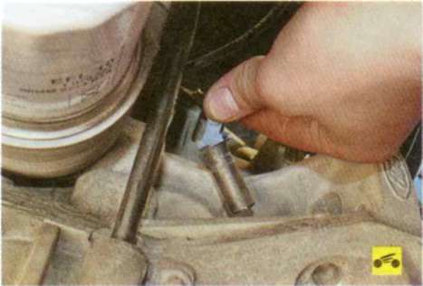 Извлечение датчика положения коленчатого вала Ford Focus 2