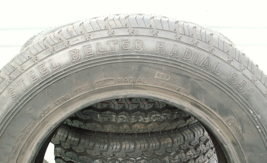 Надпись шины с металлическим кордом steel belted на автомобиле Hyundai Solaris 2010-2016