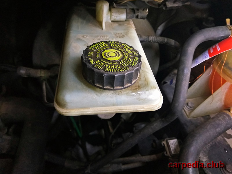 Крышка бачка для тормозной жидкости Renault Trafic II 2001 - 2016