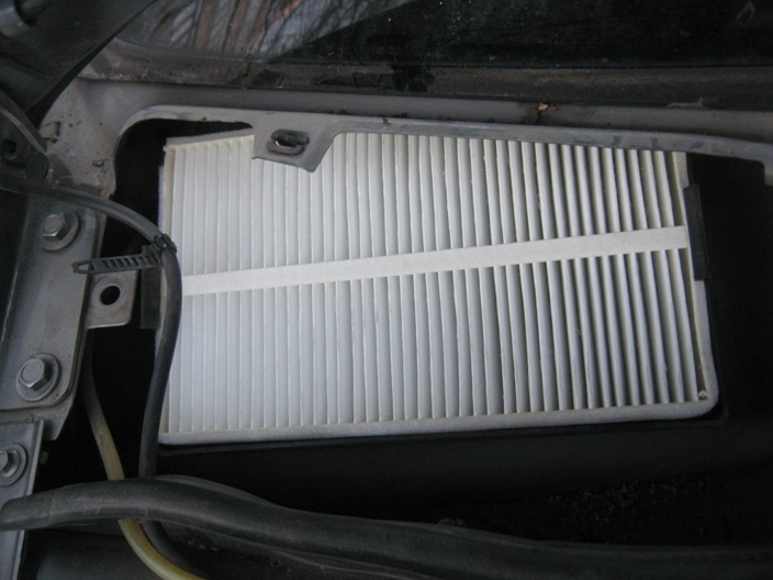 Размещение фильтра системы отопления и вентиляции салона Лада Гранта (ВАЗ 2190)