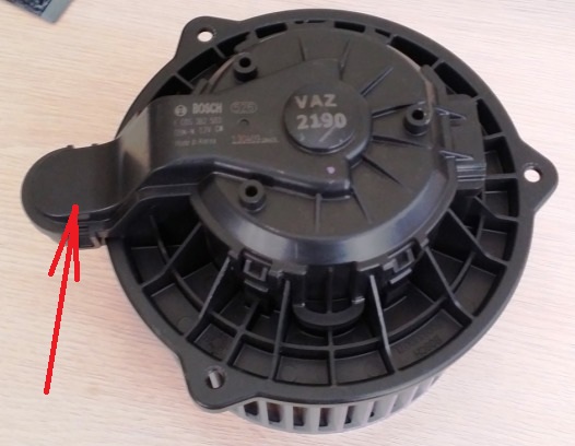 Размещение воздуховода вентиляции электродвигателя отопителя Лада Гранта (ВАЗ 2190)