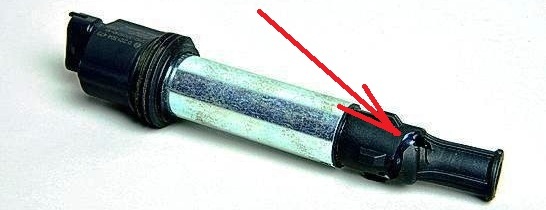 Повреждение резиновой части катушки зажигания двигателя ВАЗ-21126 Лада Гранта (ВАЗ 2190)