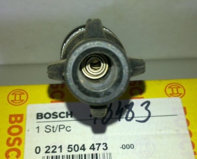 Проверка расположения пружинки внутри катушки зажигания двигателя ВАЗ-21126 Лада Гранта (ВАЗ 2190)