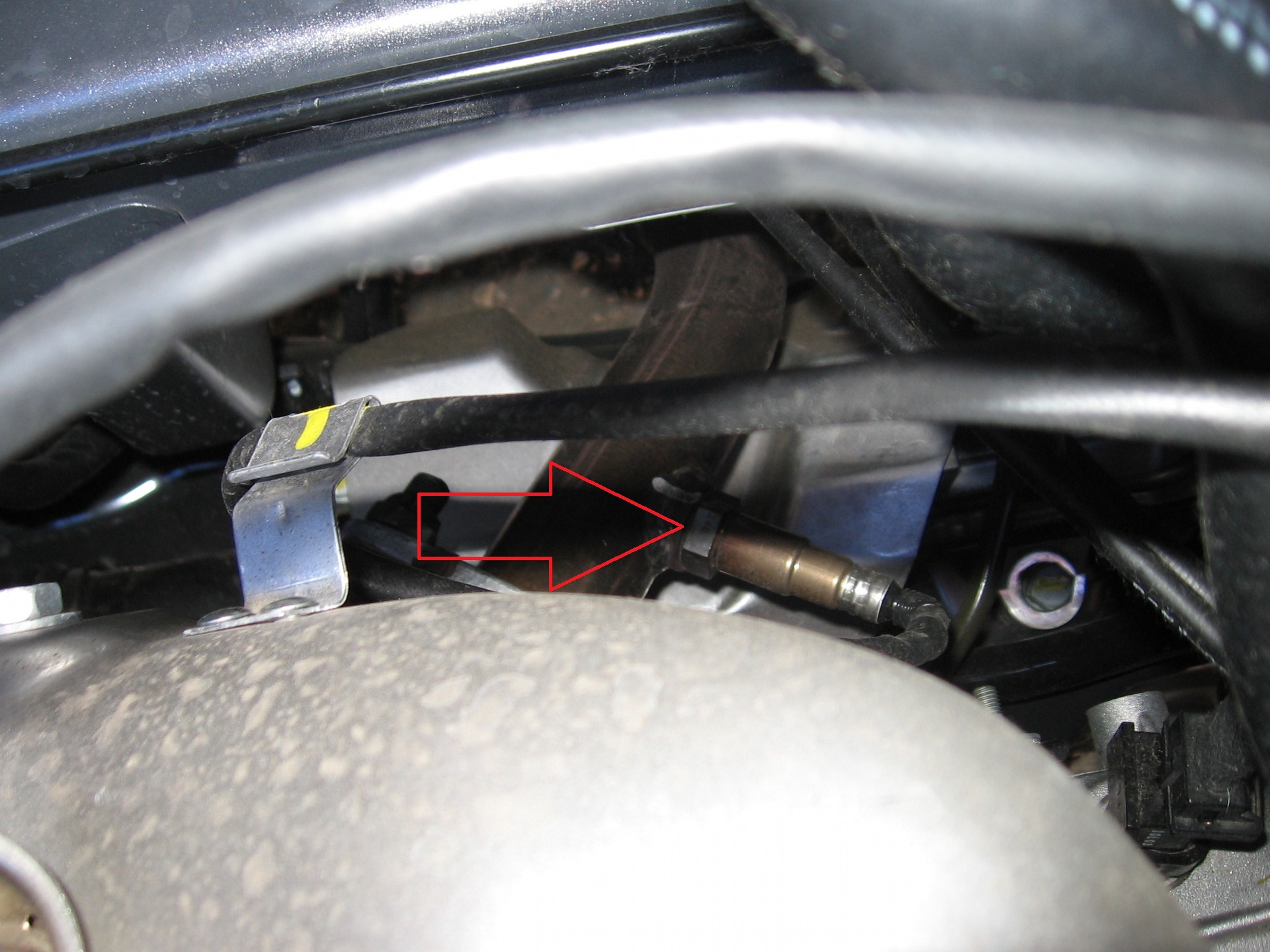 Расположение диагностического датчик лямбда-зонда на автомобиле Hyundai Solaris