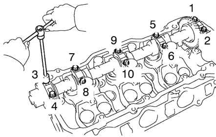 Порядок ослабления болтов крепления крышек подшипников выпускных клапанов задней головки блока цилиндров Toyota Camry 