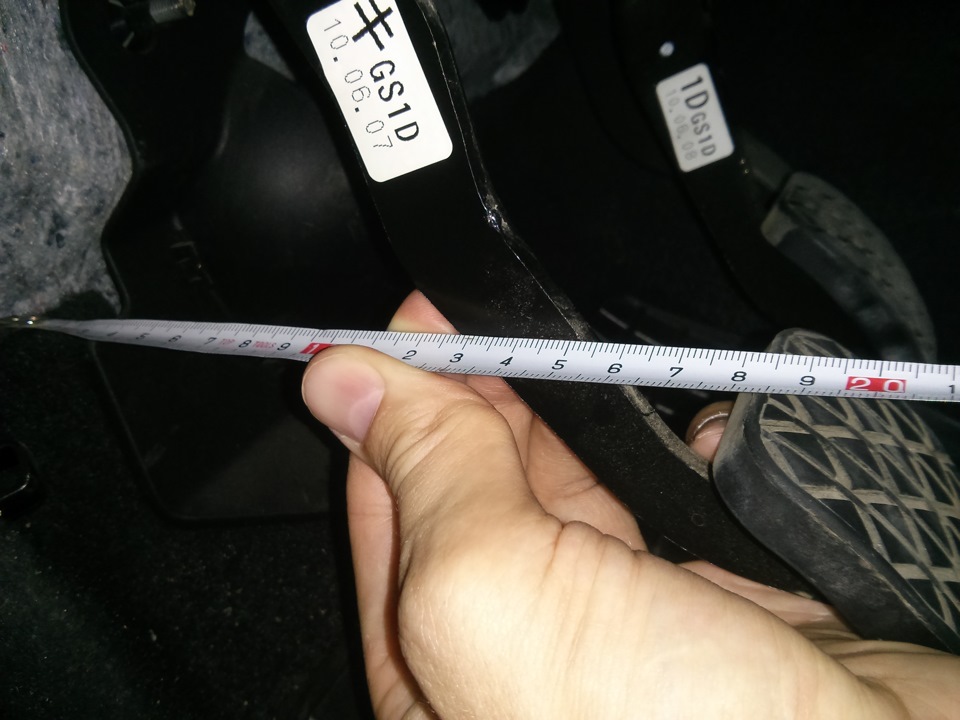 Измерение высоты педали сцепления Toyota Camry 
