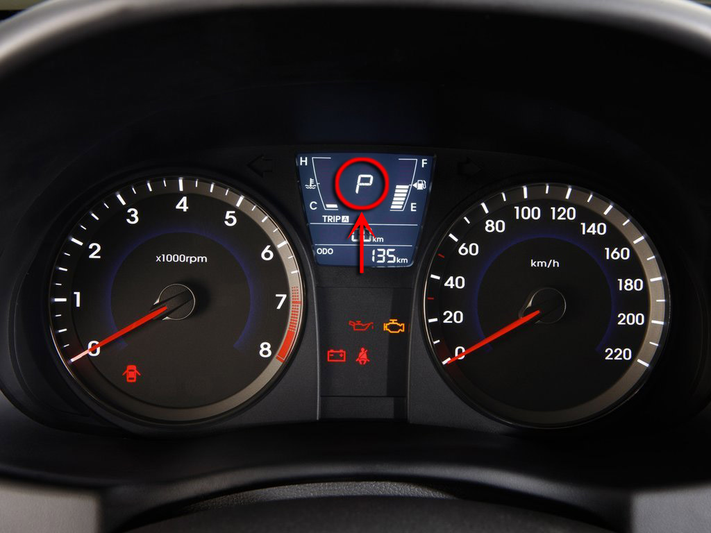 Индикатор переключения передач в комбинации приборов на автомобиле Hyundai Solaris 2010-2016