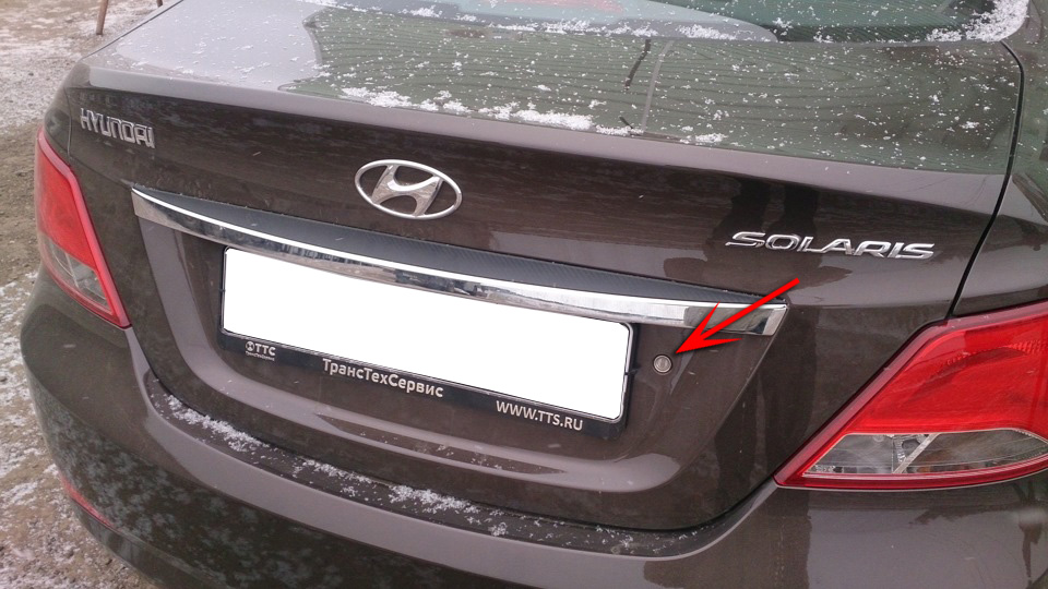 Личинка замка багажника на автомобиле Hyundai Solaris 2010-2016