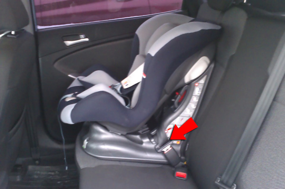 Крепление детского кресла на автомобиле Hyundai Solaris 2010-2016