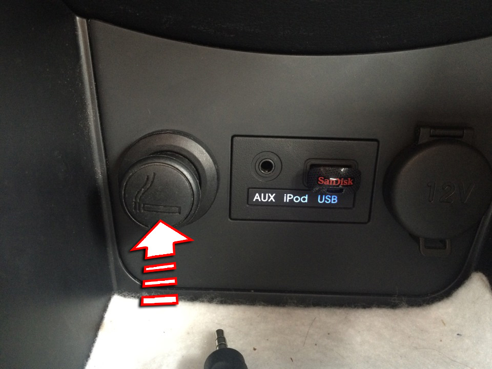Нажать на кнопку прикуривателя на автомобиле Hyundai Solaris 2010-2016 