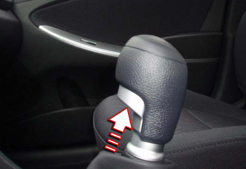 Кнопка для включения задней передачи на МКПП автомобиля Hyundai Solaris 2010-2016