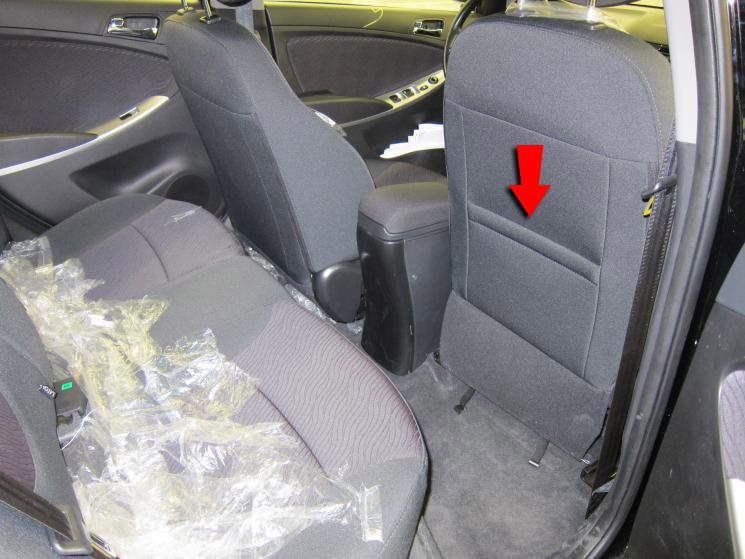 Расположение карманов в передних спинках сидений на автомобиле Hyundai Solaris 2010-2016