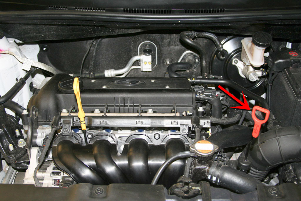 Щуп для проверки масла в АКПП на автомобиле Hyundai Solaris 2010-2016