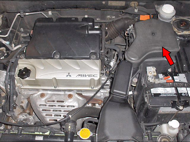 Расположение корпуса воздушного фильтра двигателя Mitsubishi Outlander I 2003 - 2008