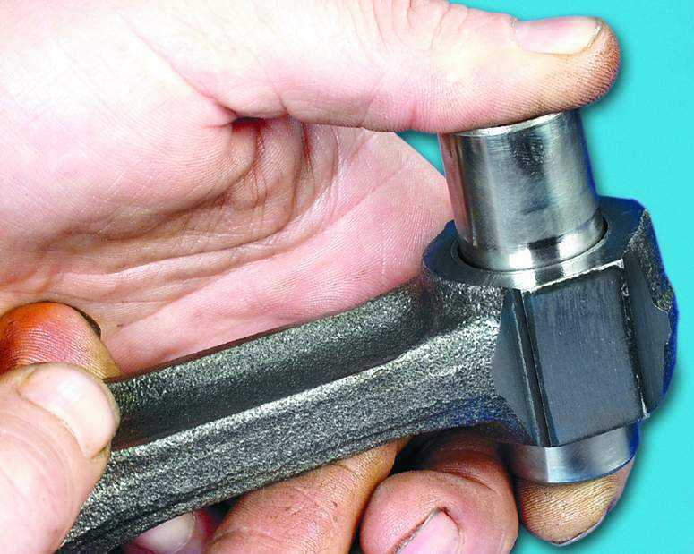 Проверка люфта поршневого пальца в головке шатуна двигателя Лада Гранта (ВАЗ 2190)