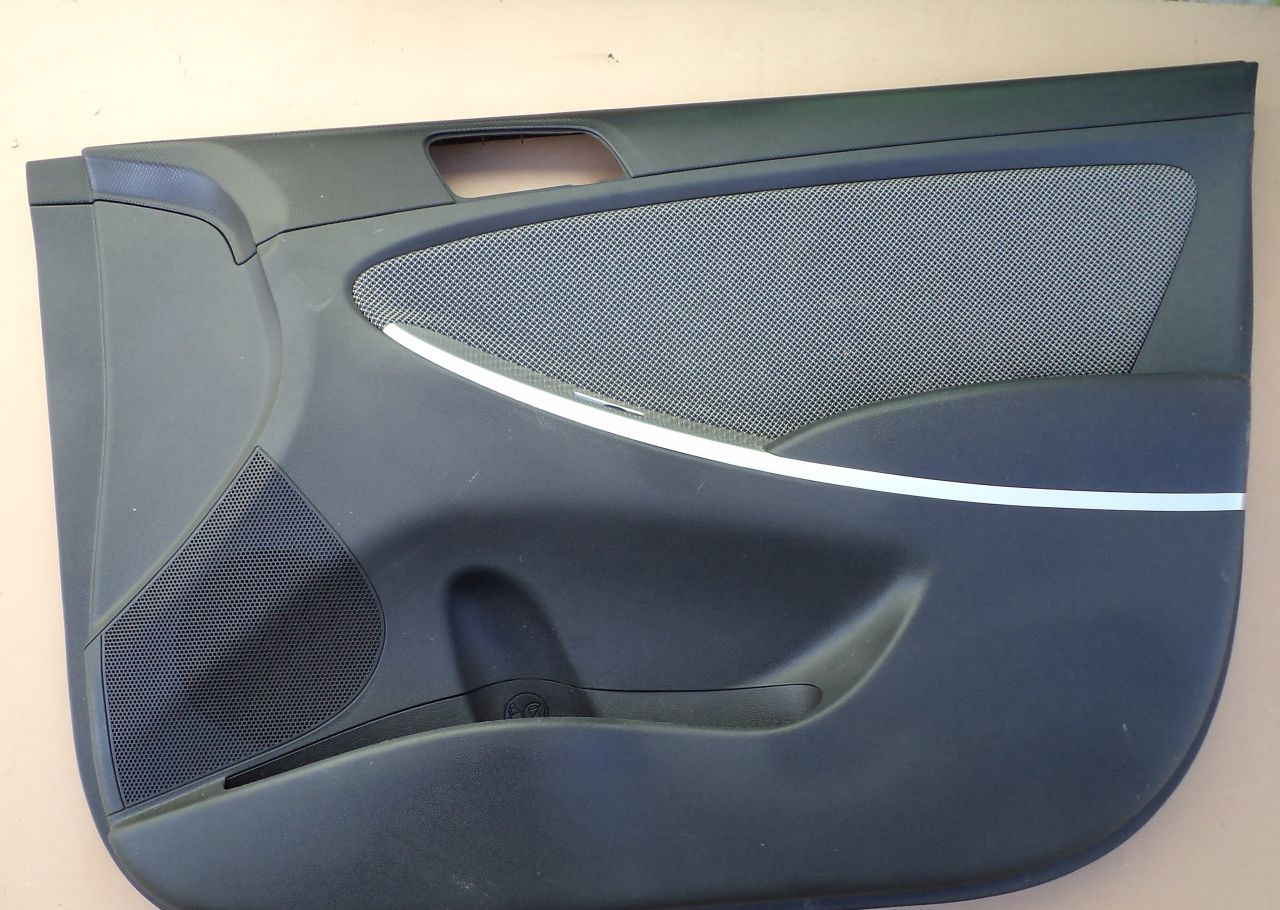 Снять обшивку передней двери для шумоизоляции на автомобиле Hyundai Solaris 2010-2016