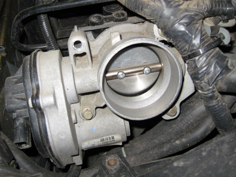 Очищенный дроссельный узел автомобиля Ford Focus 2