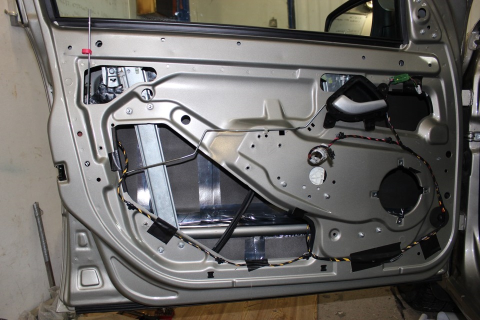 Как снять обшивку двери на Lada 4x4