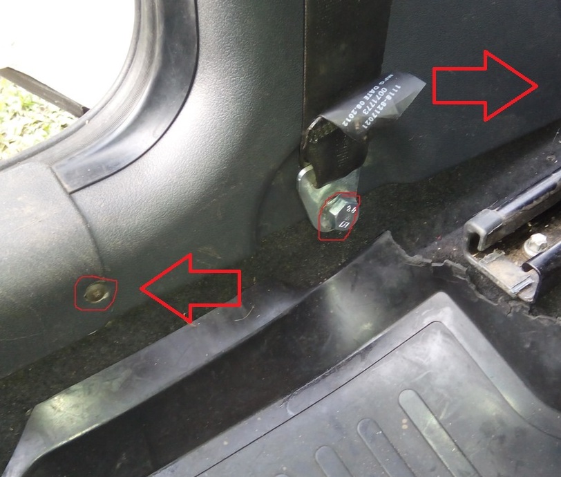 Размещение винтов крепления нижней накладки центральной стойки кузова Лада Гранта (ВАЗ 2190)