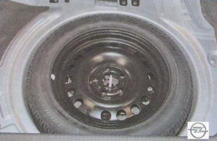 Запасное колесо в автомобиле Opel Astra