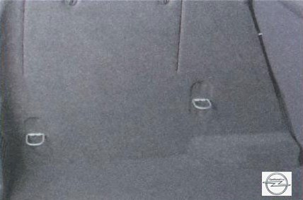 Боковые петли в багажнике на автомобиле Opel Astra