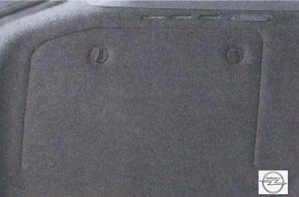Левая откидная крышка в багажнике на автомобиле Opel Astra