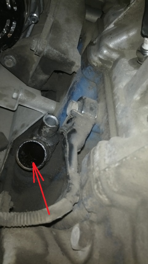 Загрязнение патрубка подводящего шланга системы вентиляции картера Лада Гранта (ВАЗ 2190)