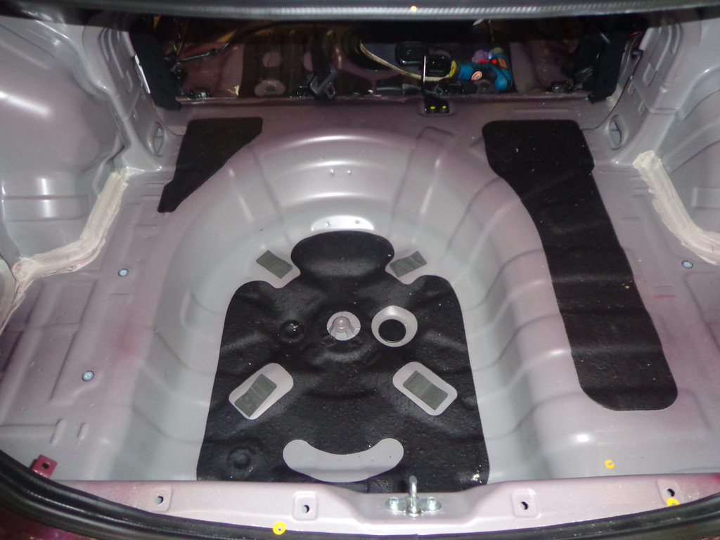 Подготовка багажника для шумоизоляции на автомобиле Hyundai Solaris 2010-2016