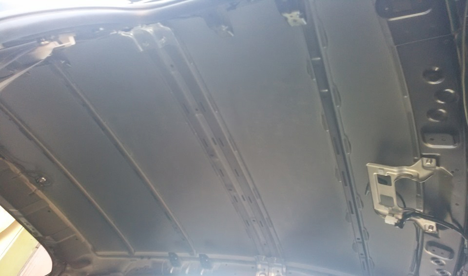 Обезжирить потолок для проклейки вибропласта на автомобиле Hyundai Solaris 2010-2016