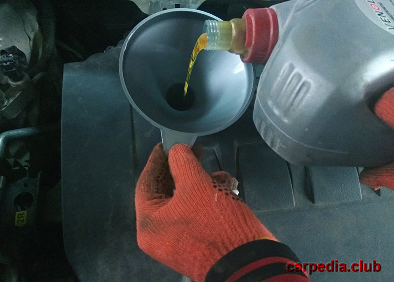 Как проверить уровень масла в двигателе тойота аурис