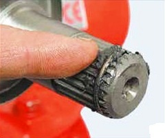 Центровка стопорного кольца хвостовика корпуса внутреннего шарнира привода левого колеса Лада Гранта (ВАЗ 2190)