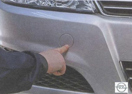 Передняя заглушка проушины на автомобиле Opel Astra