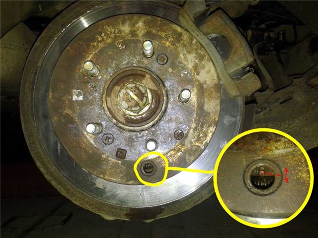 Отрегулировать колодки стояночного тормоза на автомобиле Hyundai Santa Fe CM 2006-2012