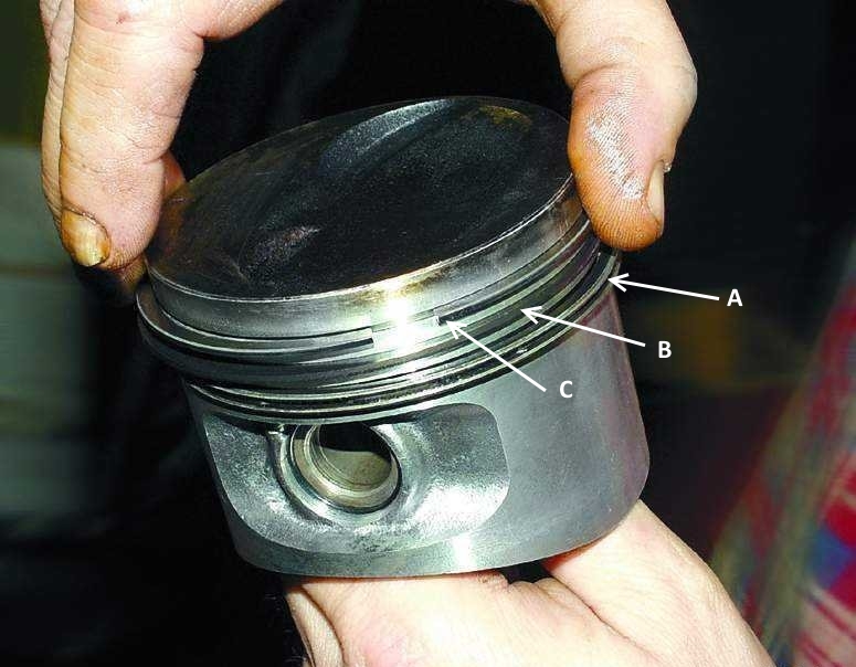 Последовательность установки поршневых колец на поршень двигателя Лада Гранта (ВАЗ 2190)