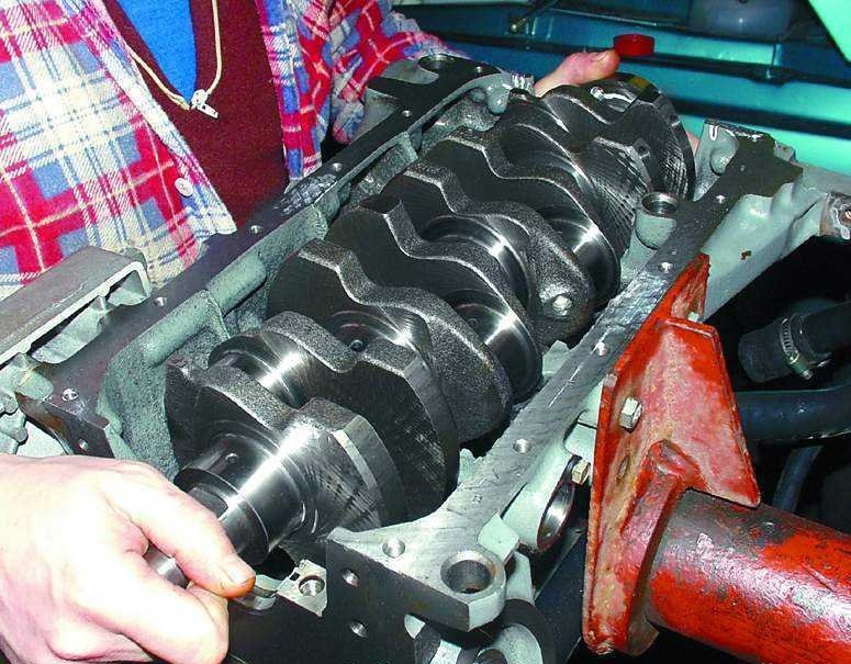 Установка коленчатого вала в блок цилиндров двигателя Лада Гранта (ВАЗ 2190)