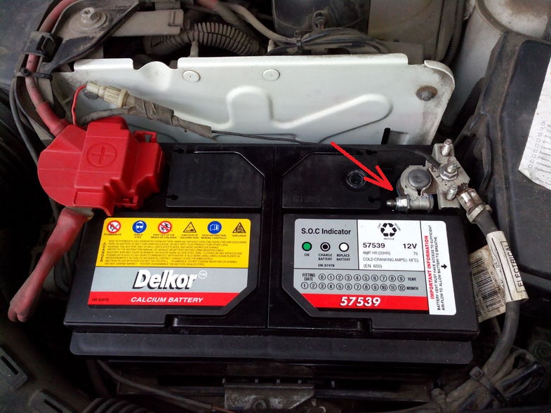 Размещение минусовой клеммы аккумуляторной батареи Renault Duster
