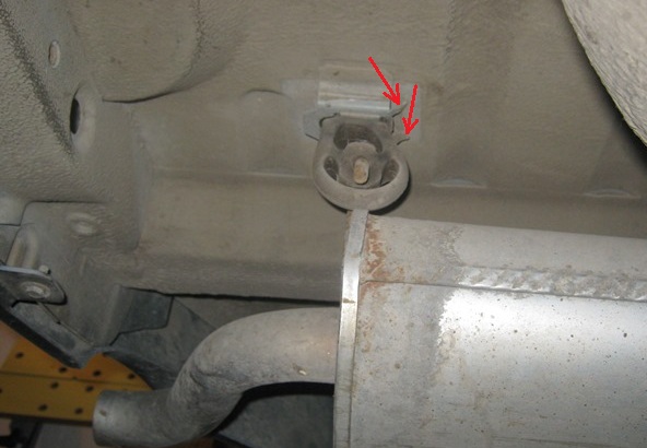 Размещение усов кронштейна крепления подушки задней части основного глушителя Лада Гранта (ВАЗ 2190)