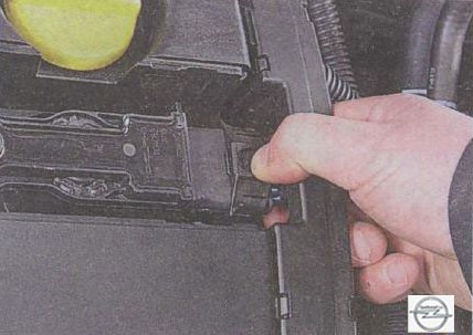 Проверка разъема модуля зажигания на автомобиле Opel Astra