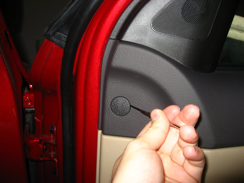 Поддеть верхнюю заглушку карты двери передней Hyundai Santa Fe CM 2006-2012