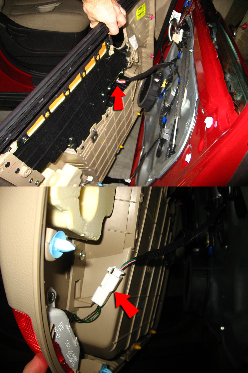 Отсоединить колодки проводов от карты двери на Hyundai Santa Fe CM 2006-2012