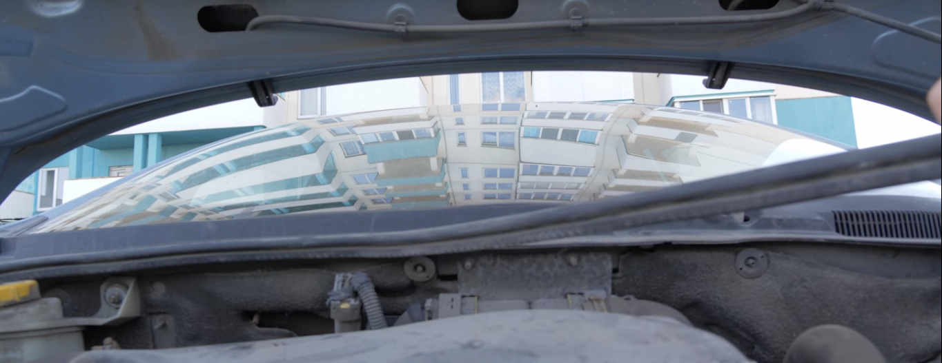 Снимаем уплотнительную резинку моторного отсека Fiat Doblo