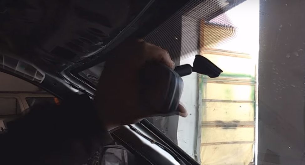 Поворачиваем зеркало заднего вида по часовой стрелке Fiat Doblo